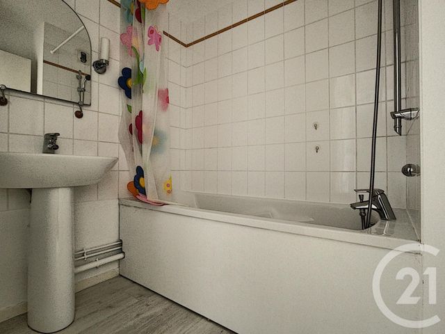 Appartement F3 à louer - 3 pièces - 65.93 m2 - ST JACQUES DE LA LANDE - 35 - BRETAGNE - Century 21 Reine Immobilier Appartement F3 à louer - 3 pièces - 65.93 m2 - ST JACQUES DE LA LANDE - 35 - BRETAGNE - Century 21 Reine Immobilier