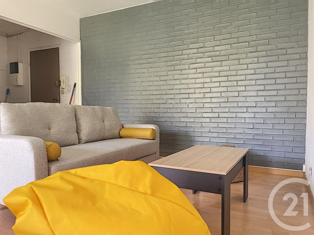 Afficher la photo en grand appartement à louer - 5 pièces - 97.0 m2 - RENNES - 35 - BRETAGNE - Century 21 Reine Immobilier