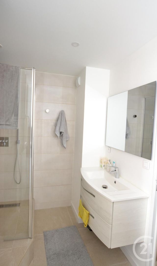 Appartement F4 à vendre - 4 pièces - 82.54 m2 - RENNES - 35 - BRETAGNE - Century 21 Reine Immobilier Appartement F4 à vendre - 4 pièces - 82.54 m2 - RENNES - 35 - BRETAGNE - Century 21 Reine Immobilier