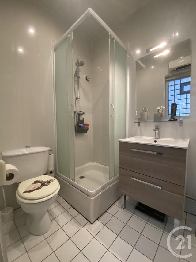 Appartement à vendre - 2 pièces - 28.0 m2 - RENNES - 35 - BRETAGNE - Century 21 Reine Immobilier Appartement à vendre - 2 pièces - 28.0 m2 - RENNES - 35 - BRETAGNE - Century 21 Reine Immobilier