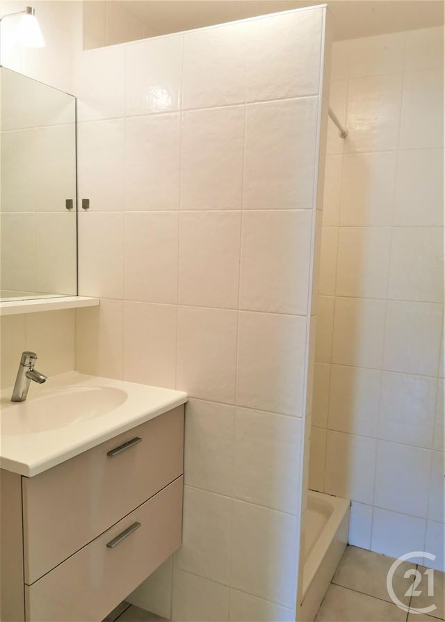 Appartement F3 à vendre - 3 pièces - 69.09 m2 - RENNES - 35 - BRETAGNE - Century 21 Reine Immobilier Appartement F3 à vendre - 3 pièces - 69.09 m2 - RENNES - 35 - BRETAGNE - Century 21 Reine Immobilier