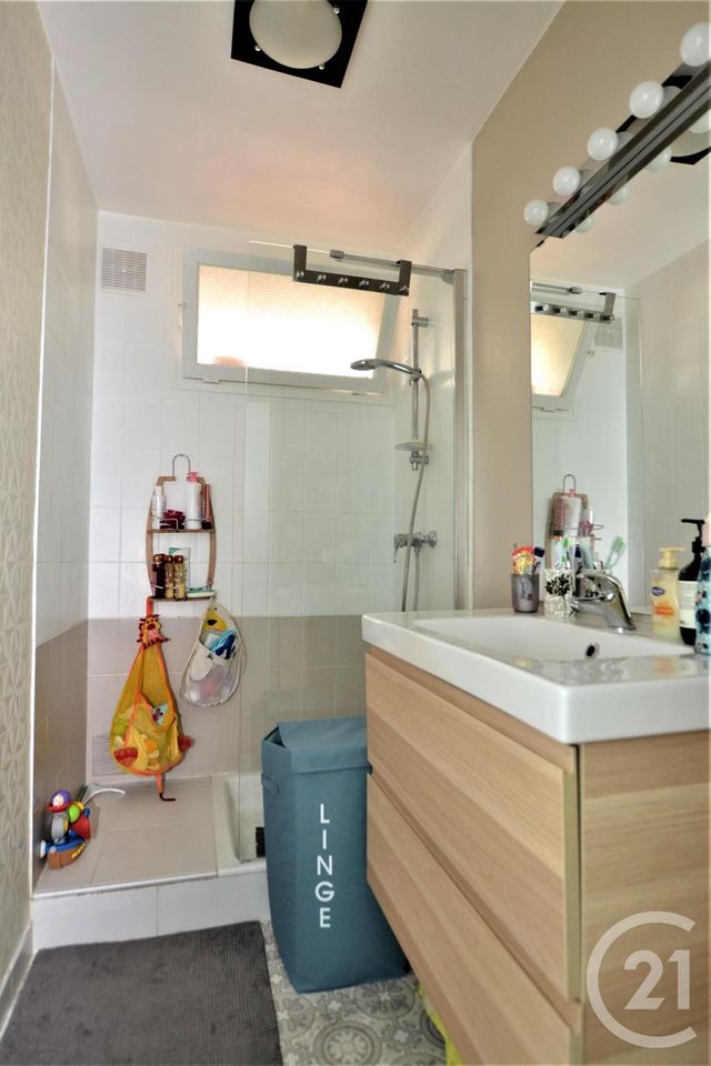 Afficher la photo en grand Appartement F4 à vendre - 4 pièces - 71.61 m2 - RENNES - 35 - BRETAGNE - Century 21 Reine Immobilier