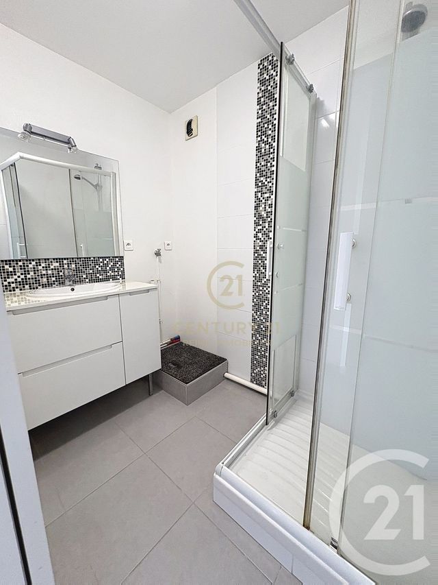 Appartement T2 à louer - 2 pièces - 45.11 m2 - RENNES - 35 - BRETAGNE - Century 21 Reine Immobilier