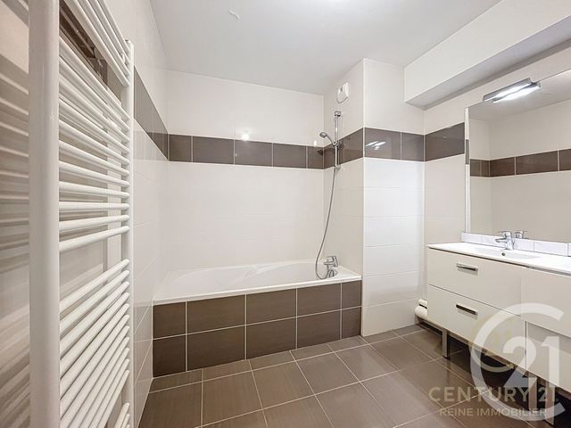 Appartement F4 à vendre - 4 pièces - 80.48 m2 - CHARTRES DE BRETAGNE - 35 - BRETAGNE - Century 21 Reine Immobilier