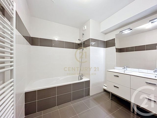 Appartement F4 à vendre - 4 pièces - 80.48 m2 - CHARTRES DE BRETAGNE - 35 - BRETAGNE - Century 21 Reine Immobilier