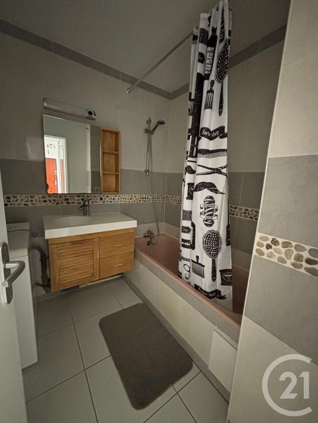Appartement T3 à louer - 3 pièces - 61.73 m2 - RENNES - 35 - BRETAGNE - Century 21 Reine Immobilier