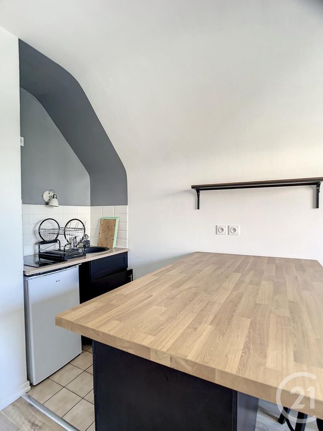 Appartement T2 à louer - 2 pièces - 26.58 m2 - RENNES - 35 - BRETAGNE - Century 21 Reine Immobilier